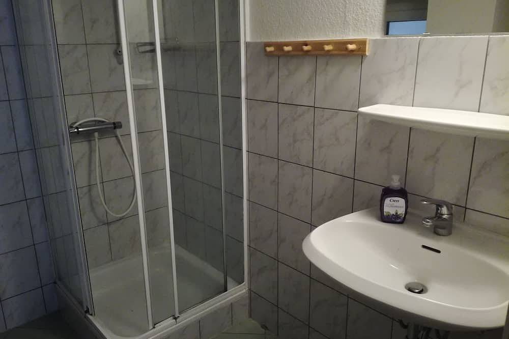 Ganze Wohnung, Helle Ferienwohnung mit Platz im Herzen der Sächsischen Schweiz in Pfaffendorf, Königstein
