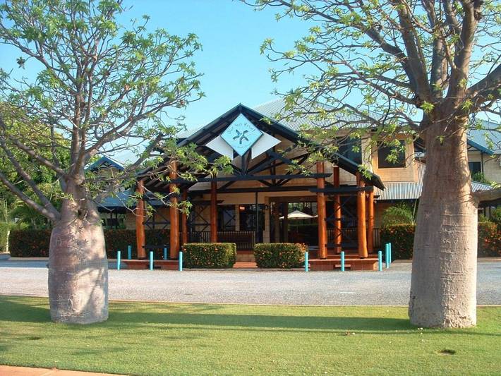 Resort para 4 personas, con piscina y piscina para niños además de vistas y jardín - 1