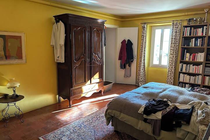 Mas provençal with tennis court, swimming pool and games and sports room in Velaux, Mediterranean Coast (France)