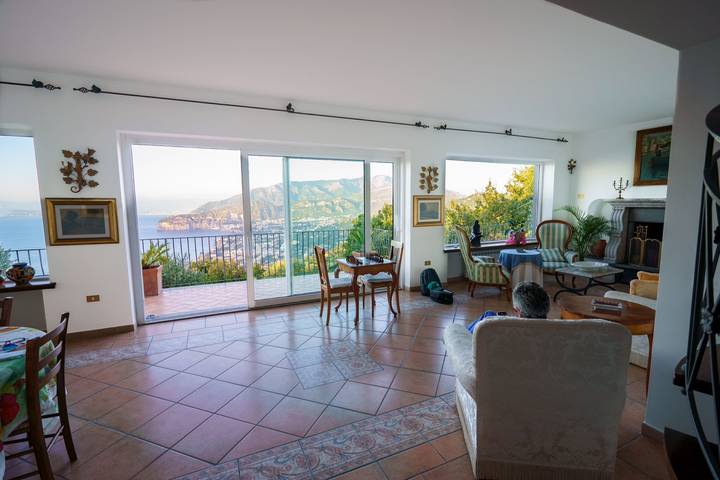 Amore Rentals - Villa Savoia with Sea View and Garden in Sorrento, Naples Province