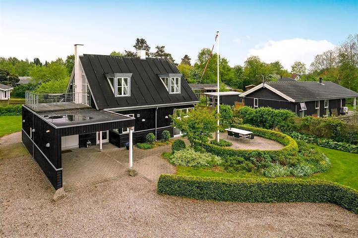 Ferienhaus für 8 Personen, mit Garten und Whirlpool sowie Terrasse in Middelfart