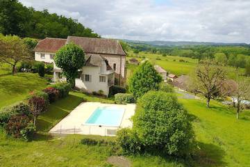 Gîte pour 10 personnes, avec balcon et jardin dans Saint-Michel-de-Bannières