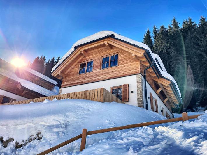 Chalet für 10 Personen, mit Balkon und Whirlpool sowie Terrasse und Garten
