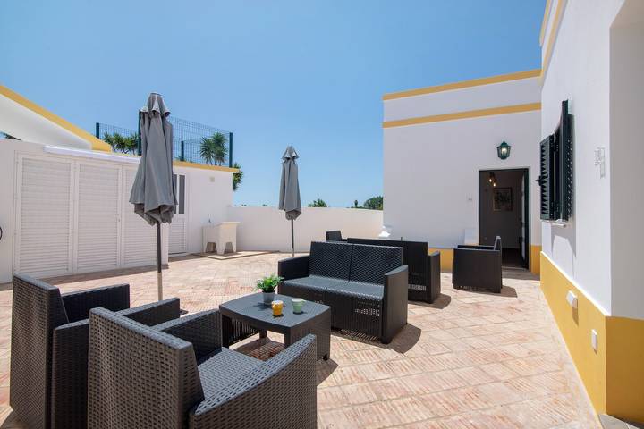 Maison de vacances 'Quinta Alegre Tavira T1' avec piscine partagée, Wi-Fi et climatisation in Luz de Tavira e Santo Estévão, Parque Natural da Ria Formosa