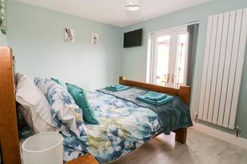 Log Cabin for 4 People in Brandesburton, East Riding of Yorkshire, Photo 2