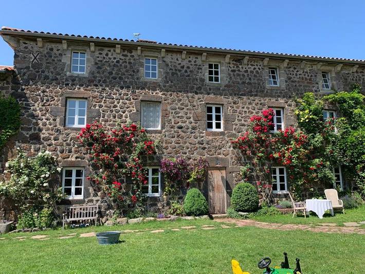 Location de vacances pour 2 personnes, avec Terrasse ainsi que Jardin et Vue dans Lac du Bouchet