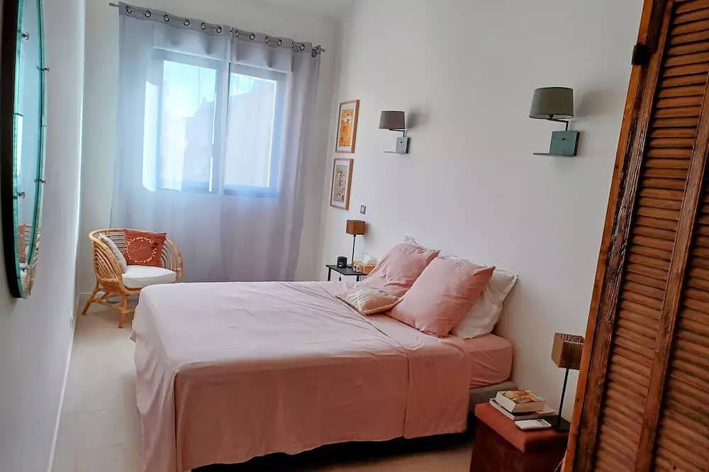 Appartement entier, Luxury apartment jacuzzi-pool-air con in Avignon, Vaucluse