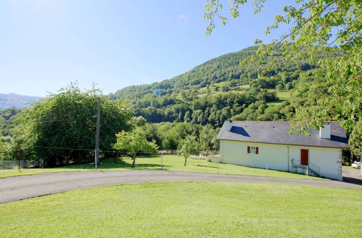 Gîte pour 10 personnes, avec jardin et terrasse, animaux acceptés à Arras-en-Lavedan - 2