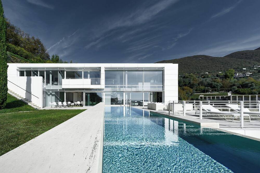 Luxury Villa with infinity pool and lake view from architect Richard Meier in Gardone Riviera, Montagnes autour du lac de Garde