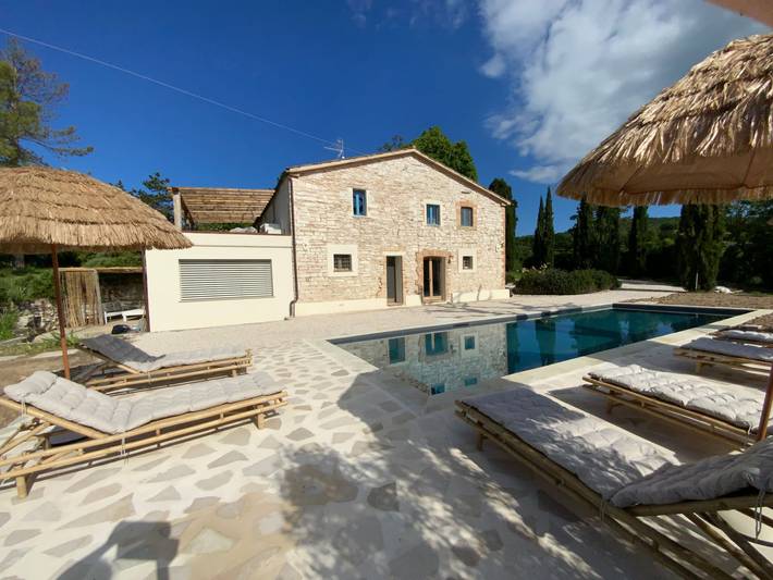 Location de vacances pour 2 personnes, avec jardin et piscine à Pergola