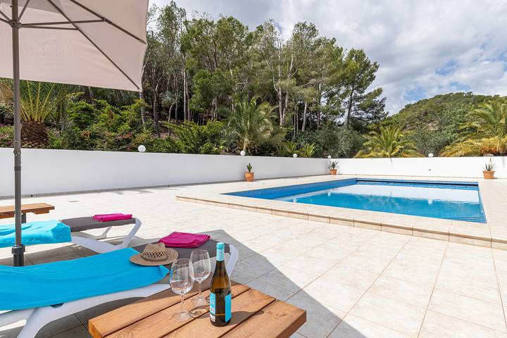 Chalet para 6 personas, con piscina además de jardín y terraza en Marina Baja - 4