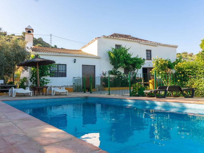 Casa rural para 10 personas, con piscina además de terraza y jardín en Cañete la Real