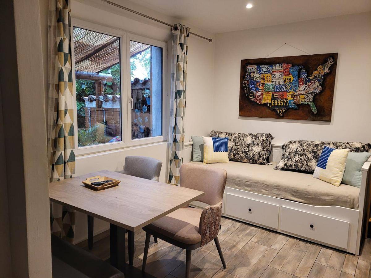 Appartement entier, Cosy wood Loc T2 "Le Toucan" in Fréjus, Côte méditerranéenne (France)
