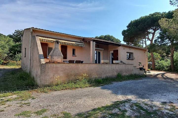 Location de vacances pour 7 personnes, avec terrasse et jardin dans Plage Du Pradeau