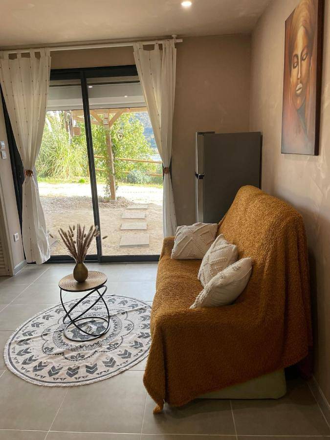 Gîte pour 2 personnes, avec vue et terrasse à Saint-Jean-de-Muzols - 2