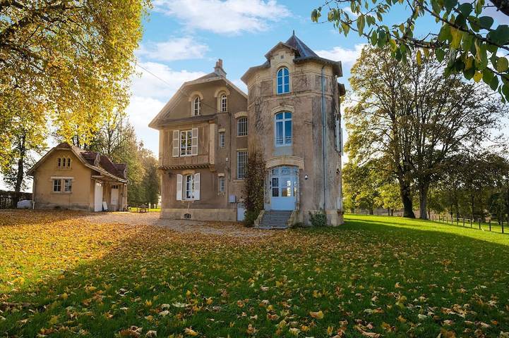 Location de vacances pour 20 personnes, avec Terrasse et Jardin dans Pouru-Saint-Remy