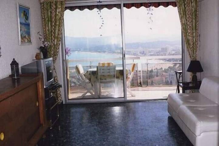 Entire apartment, 2 pieces: exceptional view of the sea and the islands of gold in Le Lavandou, Parc national Port-Cros