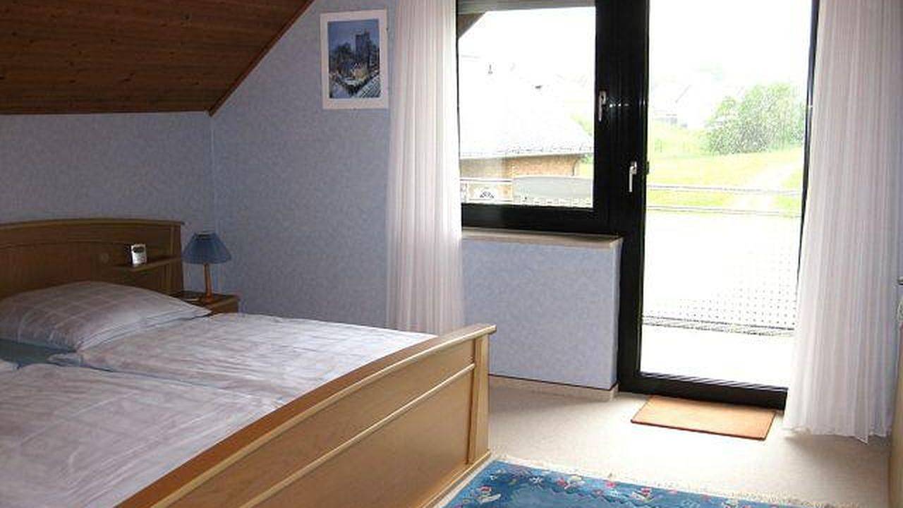 Geheel vakantieappartement, Vakantieappartement voor 3 personen met balkon in Daun, Vulkaan-Eifel