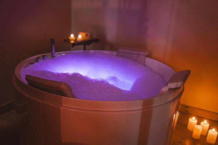 Gîte pour 3 personnes, avec jacuzzi ainsi que terrasse et jardin à Montignac-Charente - 3