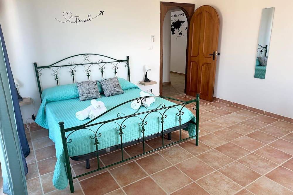 Entire apartment, La Casa Di Giusy Holiday Home in Porto Empedocle, Agrigento Province