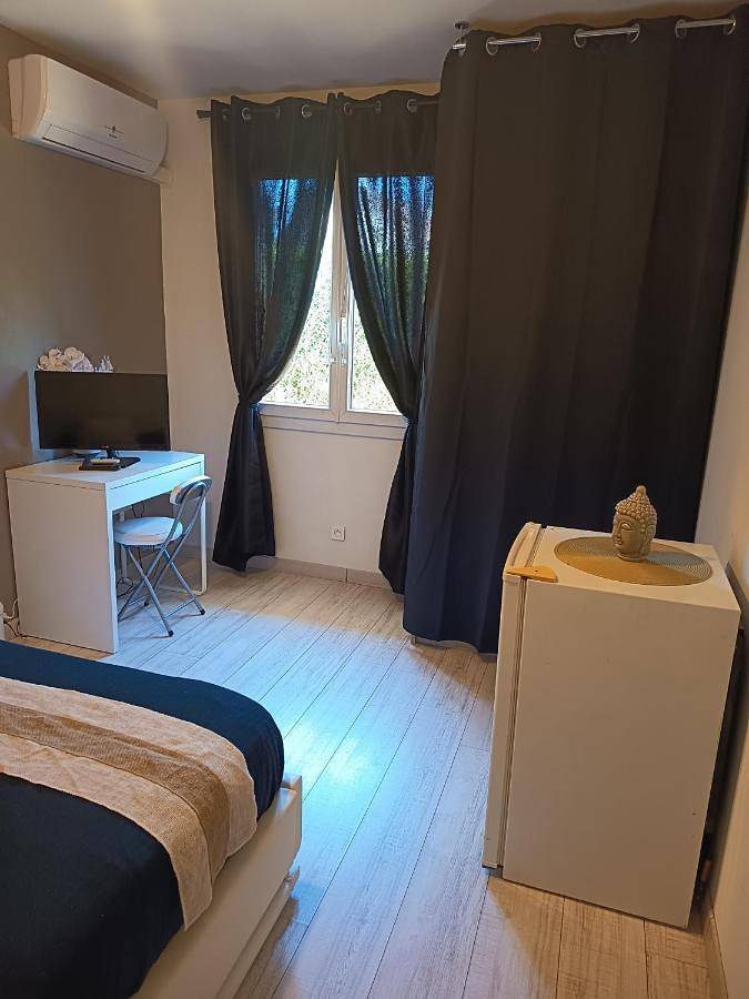 Appartement de vacances entier, Chambre climatisée à louer chez l'habitant in Boigny-sur-Bionne, Vallée de la Loire