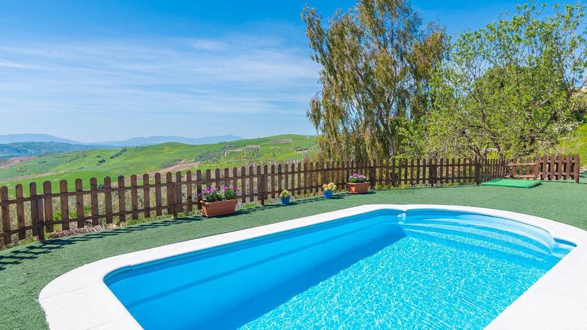 Chalet para 4 personas, con piscina y balcón/terraza, Se admiten mascotas en Antequera - 2