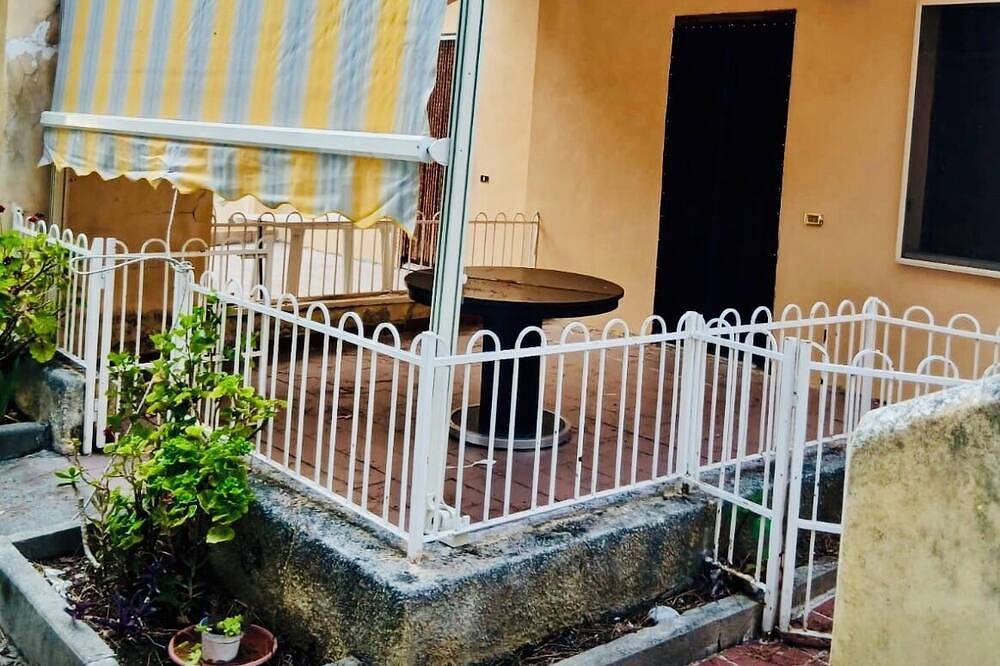 Ganze Wohnung, Casa Miramar - Ruhiges Apartment im grünen mit Terrasse und Meerblick in San Lucido, Tyrrhenische Küste Kalabrien