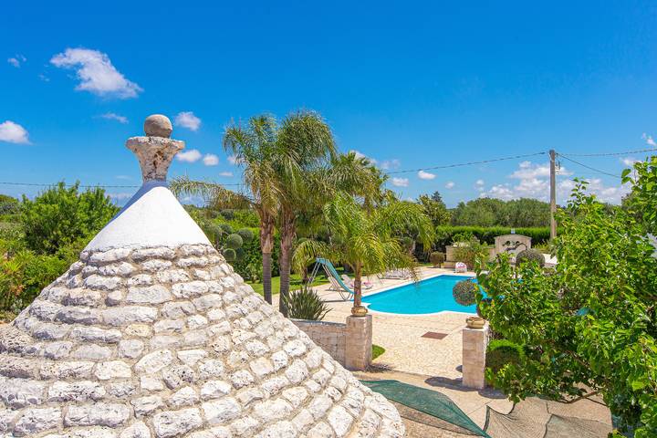 Agriturismo per 6 persone, con piscina e giardino a San Vito dei Normanni