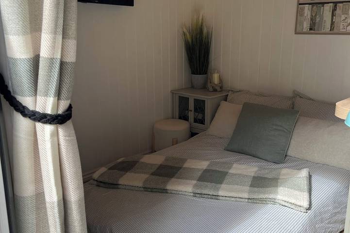 Cabane de berger moderne dans le Dorset, près de New Forest et des plages, accepte les chiens in Dorset