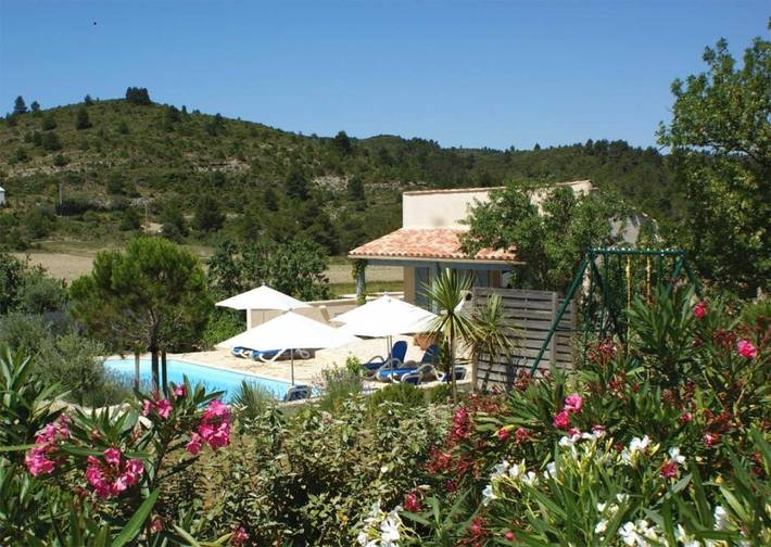 Gîte pour 4 personnes, avec piscine ainsi que terrasse et jardin, animaux acceptés
