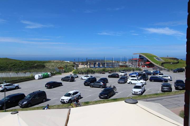 Ganze Wohnung, Schöne, strandnah gelegene 1-Zimmer-Ferienwohnung im Dachgeschoss mit Meerblick in Wenningstedt, Sylt