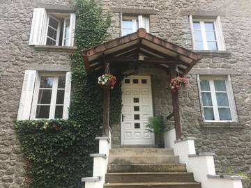 Gîte pour 8 personnes, avec jardin ainsi que jacuzzi et terrasse, animaux acceptés à Augignac
