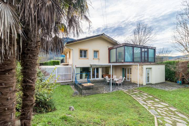 Casa de vacaciones para 12 personas, con Balcón y Jardín en Costa de Cantabria