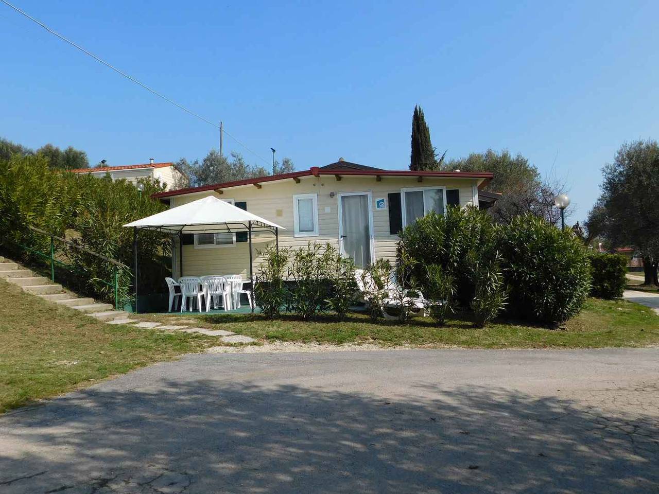 Casa mobile con aria condizionata, terrazza e piscina  in Spiaggia del Porto (Moniga del Garda), Moniga del Garda