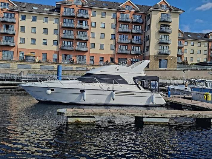 Boat for 4 people, with Terrace and View in Athlone