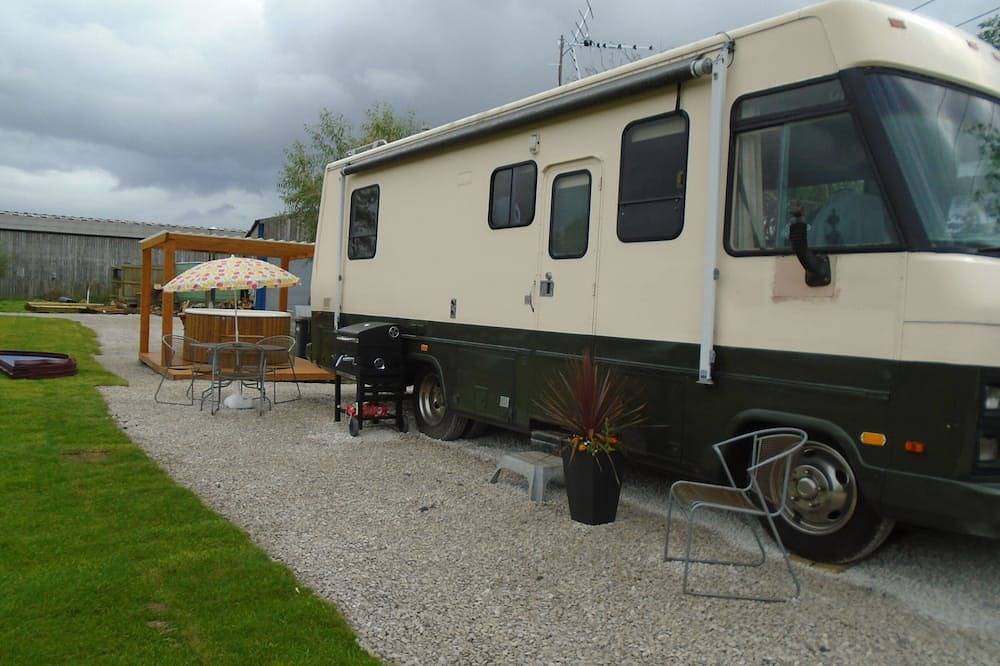 Classic 80,s american winnebago camper with hot tub in North Yorkshire