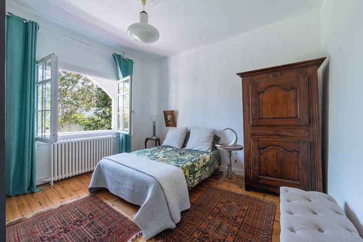 3-star villa + outbuilding; sleeps 10; 5 bedrooms, 3 bathrooms; beach 15 minutes away in Gujan-Mestras, Region de Arcachon