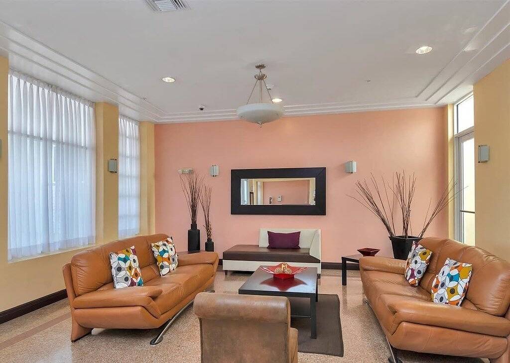 Ganze Wohnung, 1 Bedroom 2 Blocks from the Ocean on Collins Ave in Atlantic Heights, Miami Beach