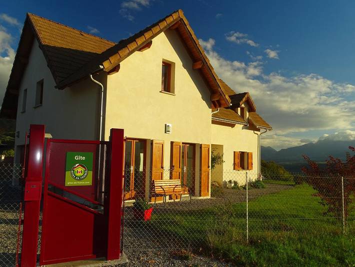 Gîte pour 12 personnes, avec jardin ainsi que terrasse et sauna à Lavars