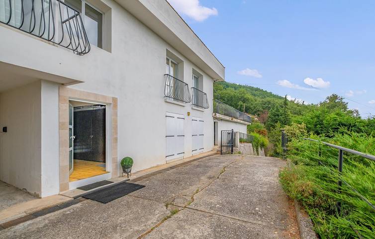 Ferienhaus für 6 Personen, mit Terrasse und Pool sowie Garten - 1