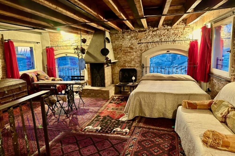 Attico per 4 Persone in Centro Est (Genova), Genoa