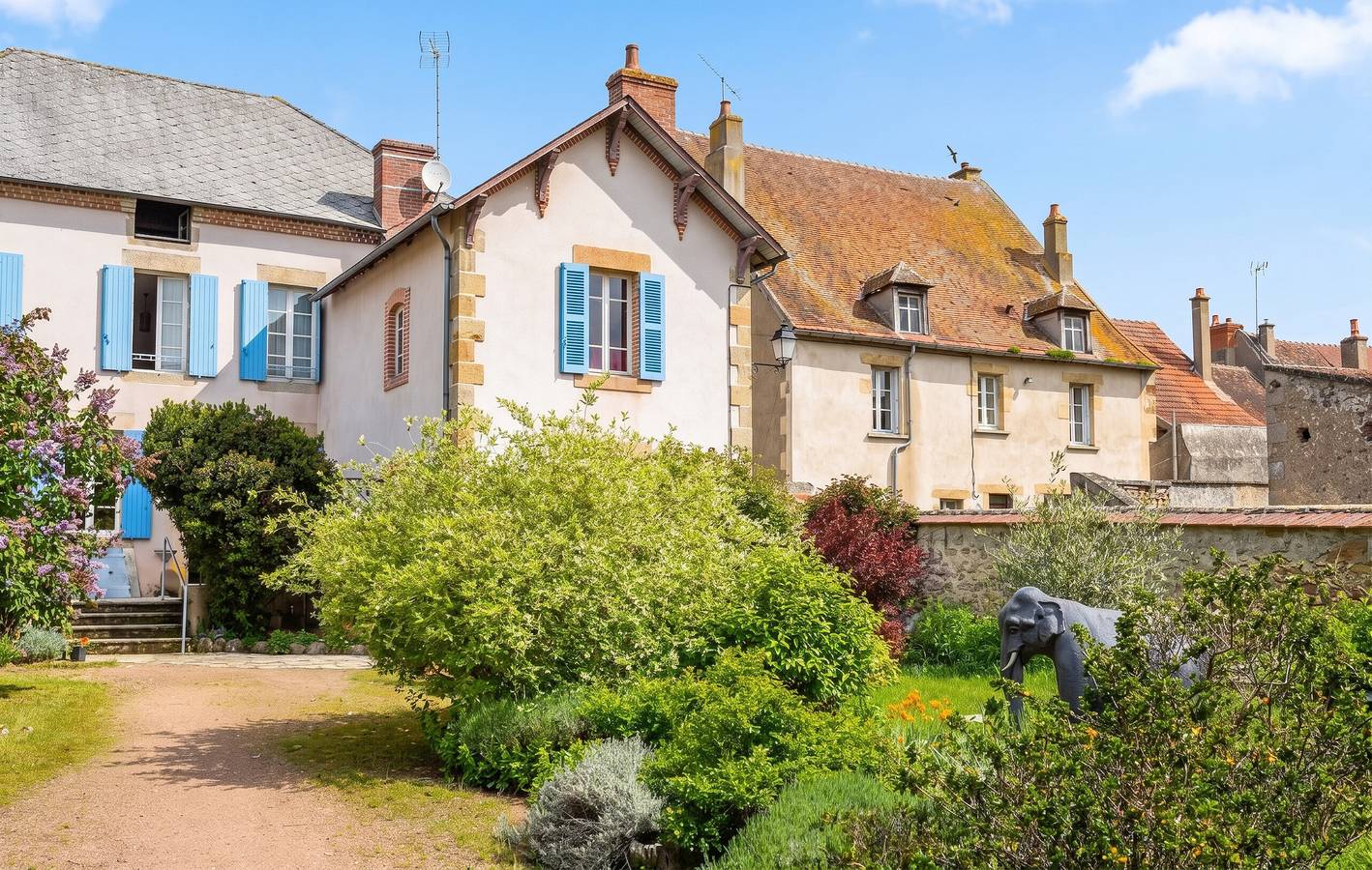 Maison confortable Souvigny + Jardin in Souvigny, Allier