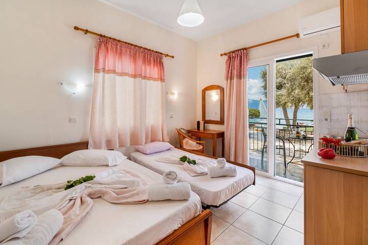 Entire studio, Nikiana Club - Studio 5 Apartment-Studio with Sea View & Wi-Fi in Nikiana, Alexandros