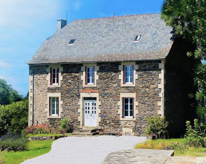 Gîte pour 10 personnes, avec terrasse et jardin, animaux acceptés à Trizac