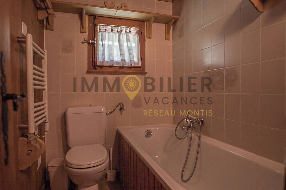 Charmant chalet, à deux pas du village et du bus navette, idéal pour 4 personnes. Très belle vue, or in Chandolin, Anniviers