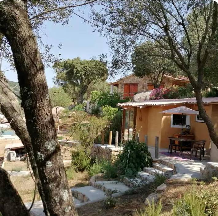 Gîte pour 2 personnes, avec vue et terrasse, animaux acceptés à Bilia