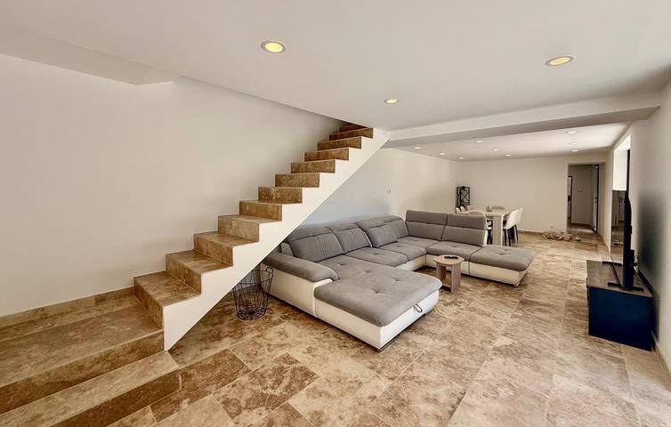 Gemütliche Wohnung mit Pool, Terrasse & WiFi in Saint-Martin-de-Crau, Mittelmeerküste (Frankreich)