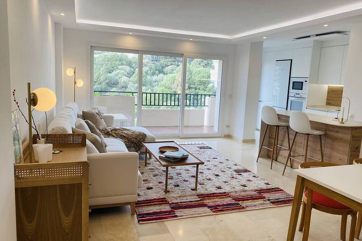 Apartamento para 5 personas, con terraza además de piscina y jardín en Las Lagunas