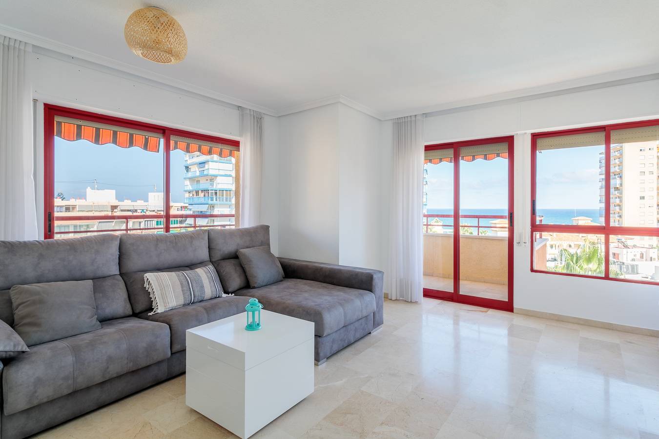 Ganze Wohnung, Ferienwohnung 'Torre Mar Muchavista' mit Meerblick, Gemeinschaftspool und Wlan in San Juan Playa, Costa Blanca