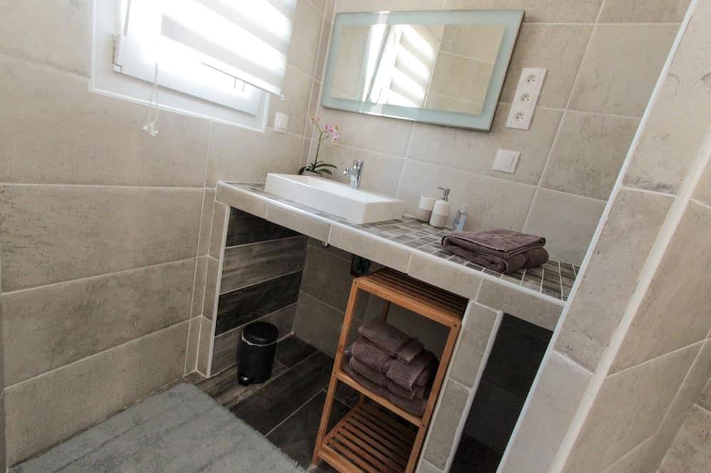 Apartamento entero, Suite La Calade at the foot of Mt Ventoux with swimming pool in Malaucène, Parque natural regional del Mont Ventoux